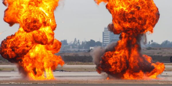 Ewolucja efektów specjalnych - od praktycznych do cyfrowych 3 massive-explosion-and-wall-of-fire-2023-11-27-05-28-47-utc