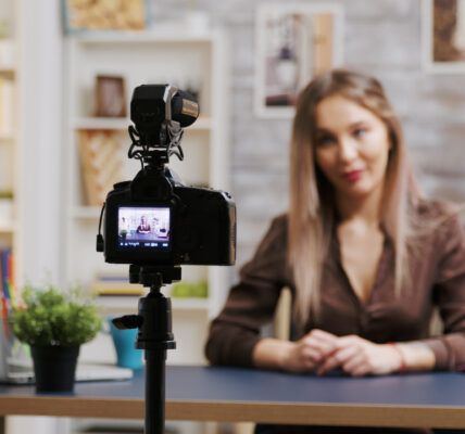 Krótkie pionowe filmy marketingowe - jak tworzyć skuteczne treści na TikTok i Reels 4 Krótkie pionowe filmy marketingowe