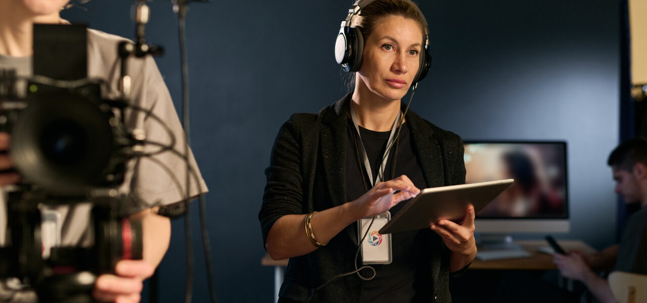 Producent filmowy – kluczowa rola w świecie kina 1 Producent-filmowy.jpg