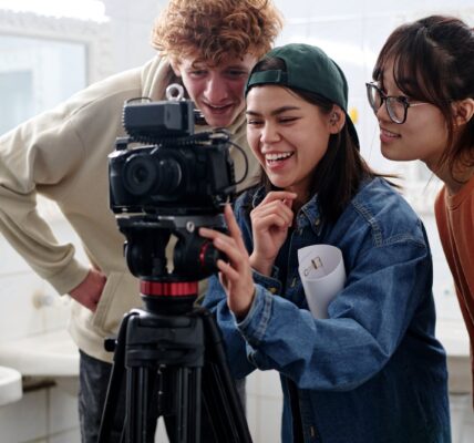 Jak znaleźć pracę w branży filmowej bez doświadczenia? 3 plan filmowy