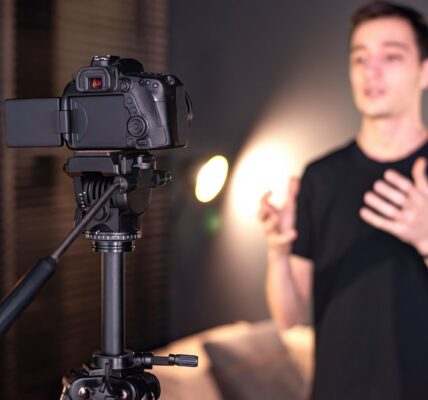 Jak stworzyć filmowy klimat – praca z kolorem, światłem i dźwiękiem 3 plan filmowy